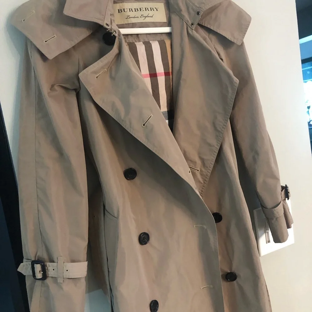 Burberry Tan Trench Coat with Hoodie - Picture 8 of 13